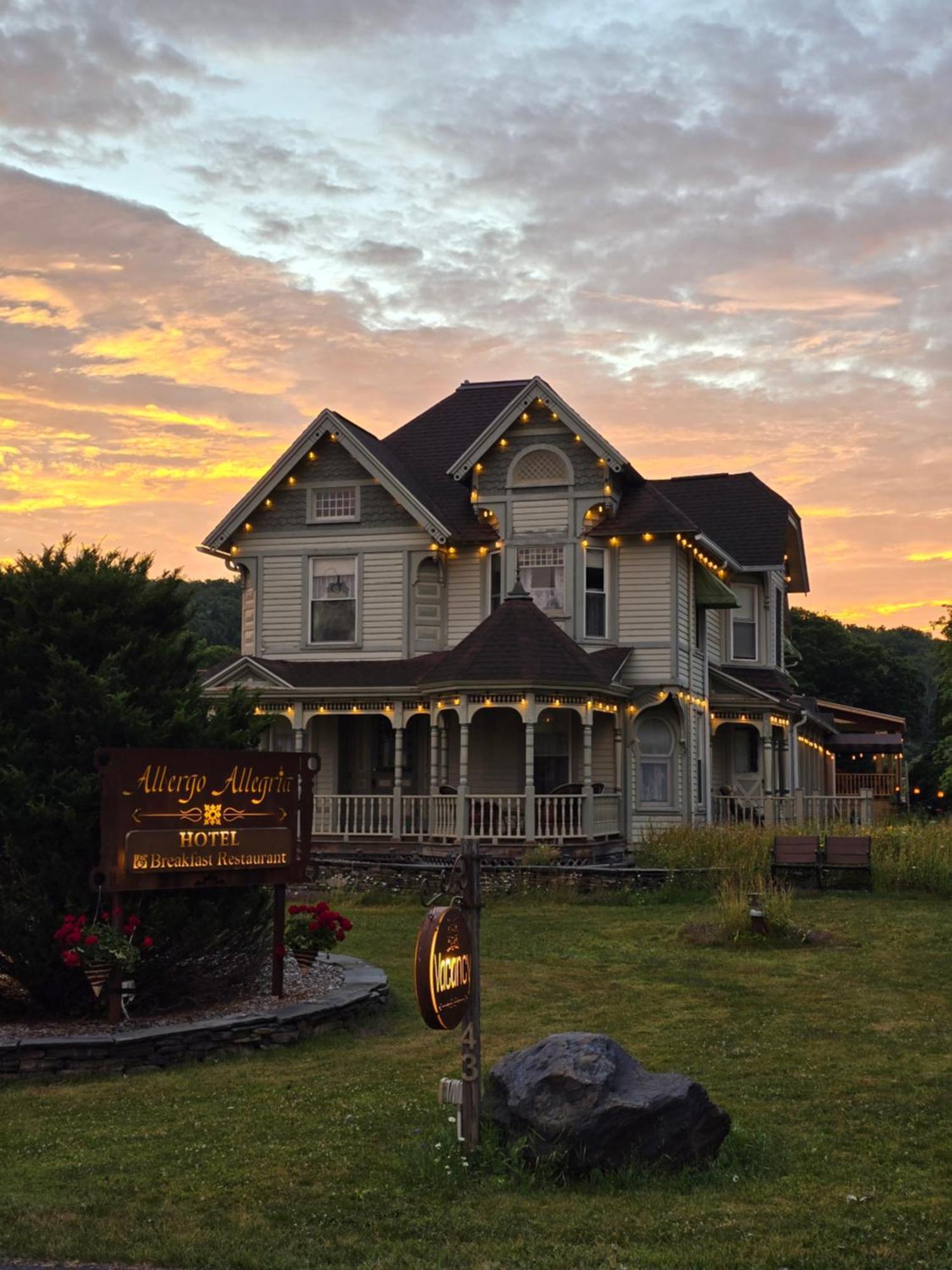 Albergo Allegria Hotel & Breakfast Restaurant Windham Exterior photo