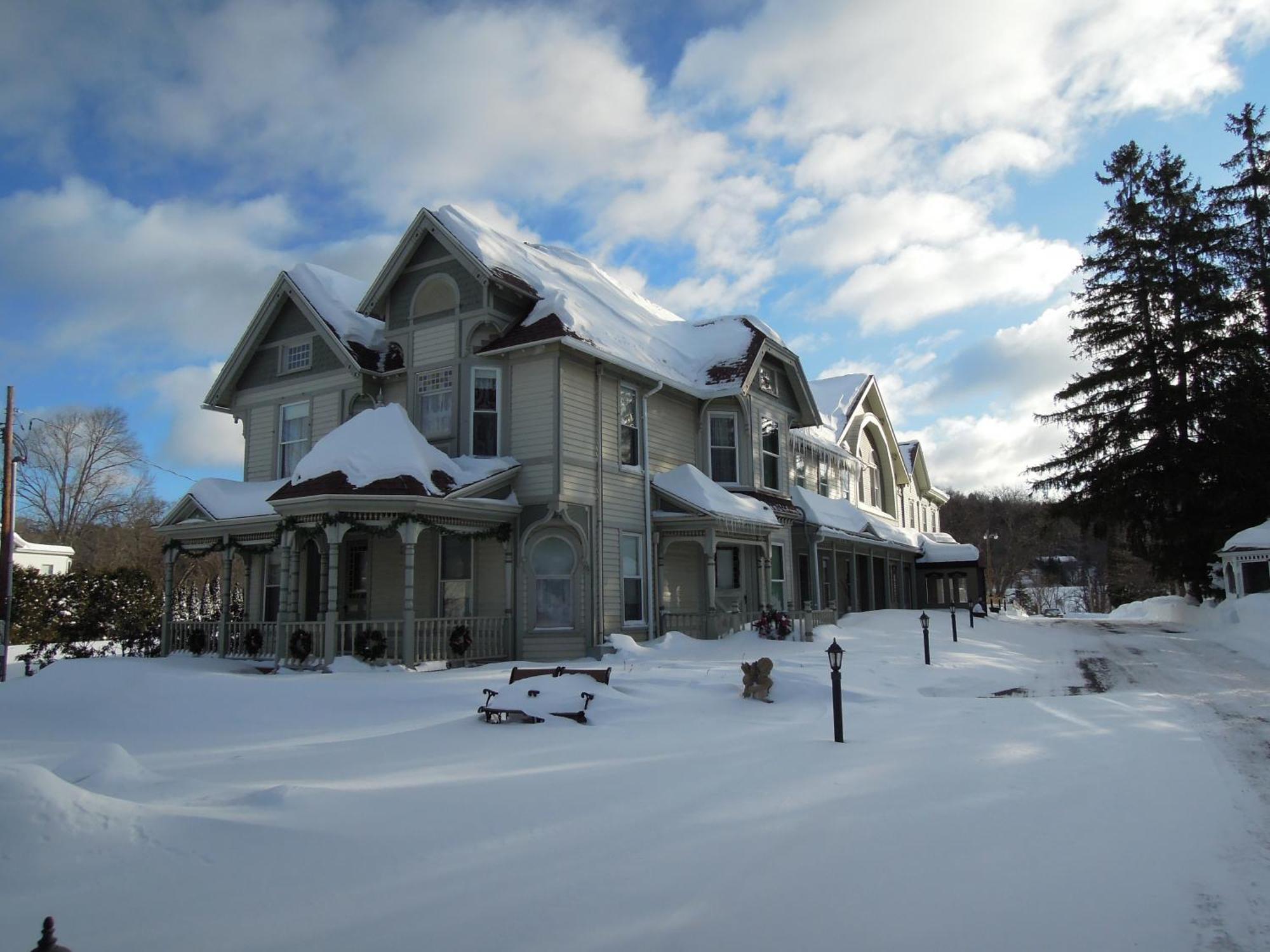 Albergo Allegria Hotel & Breakfast Restaurant Windham Exterior photo